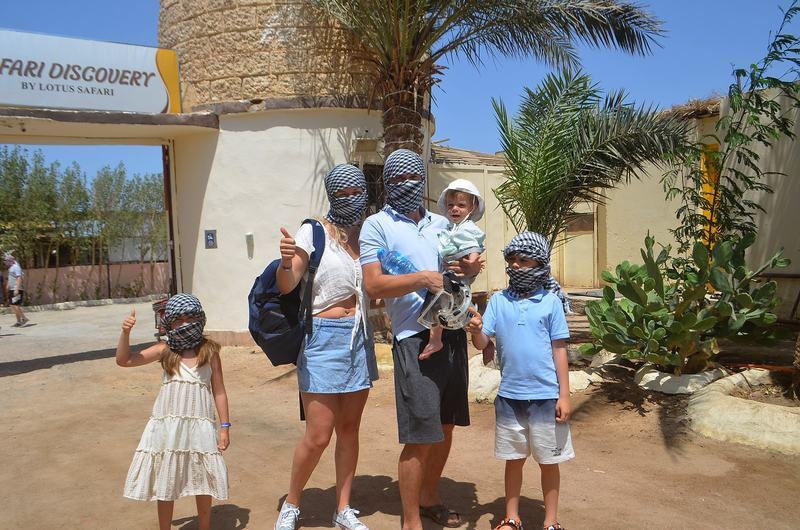 Families arriving at the camp